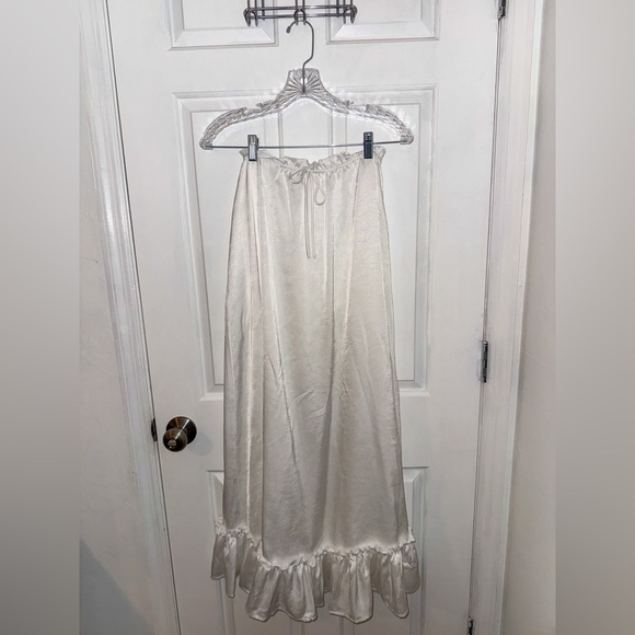 12th Tribe White Dahlia Skirt - Picture 5 of 5